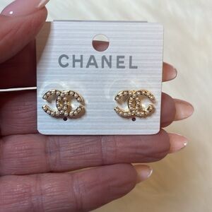 Tiny Pearl & gold Earrings